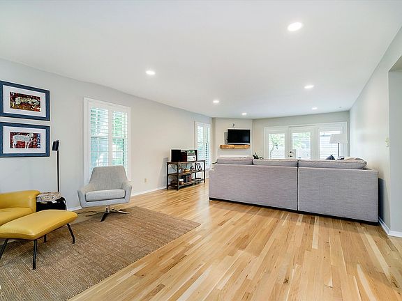5th image of 1045 Millwood Ct