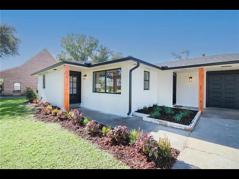 414 Mahogany St — Photo 2