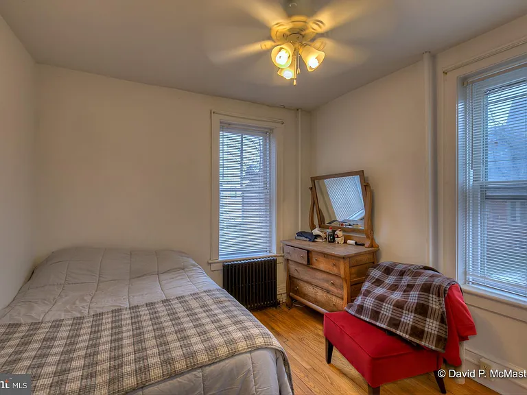 216 W King St — Photo 5