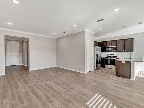 4th image of 5905 Eagles Nest Blvd Unit A