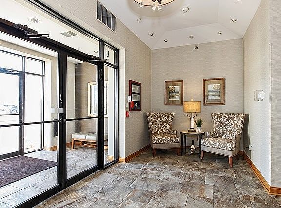 5th image of 14 S Ashland Ave APT 402
