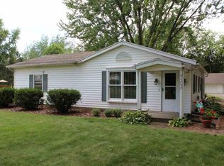 51757 Chestnut Rd, Granger, IN 46530