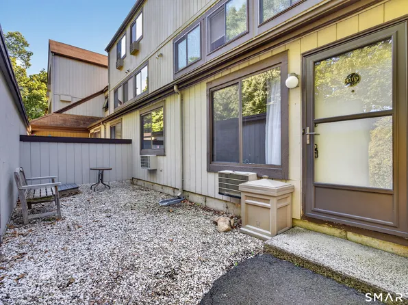 10 Pineview Drive #D, Branford, CT 06405