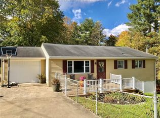 110 Oak St, Hurricane, WV 25526