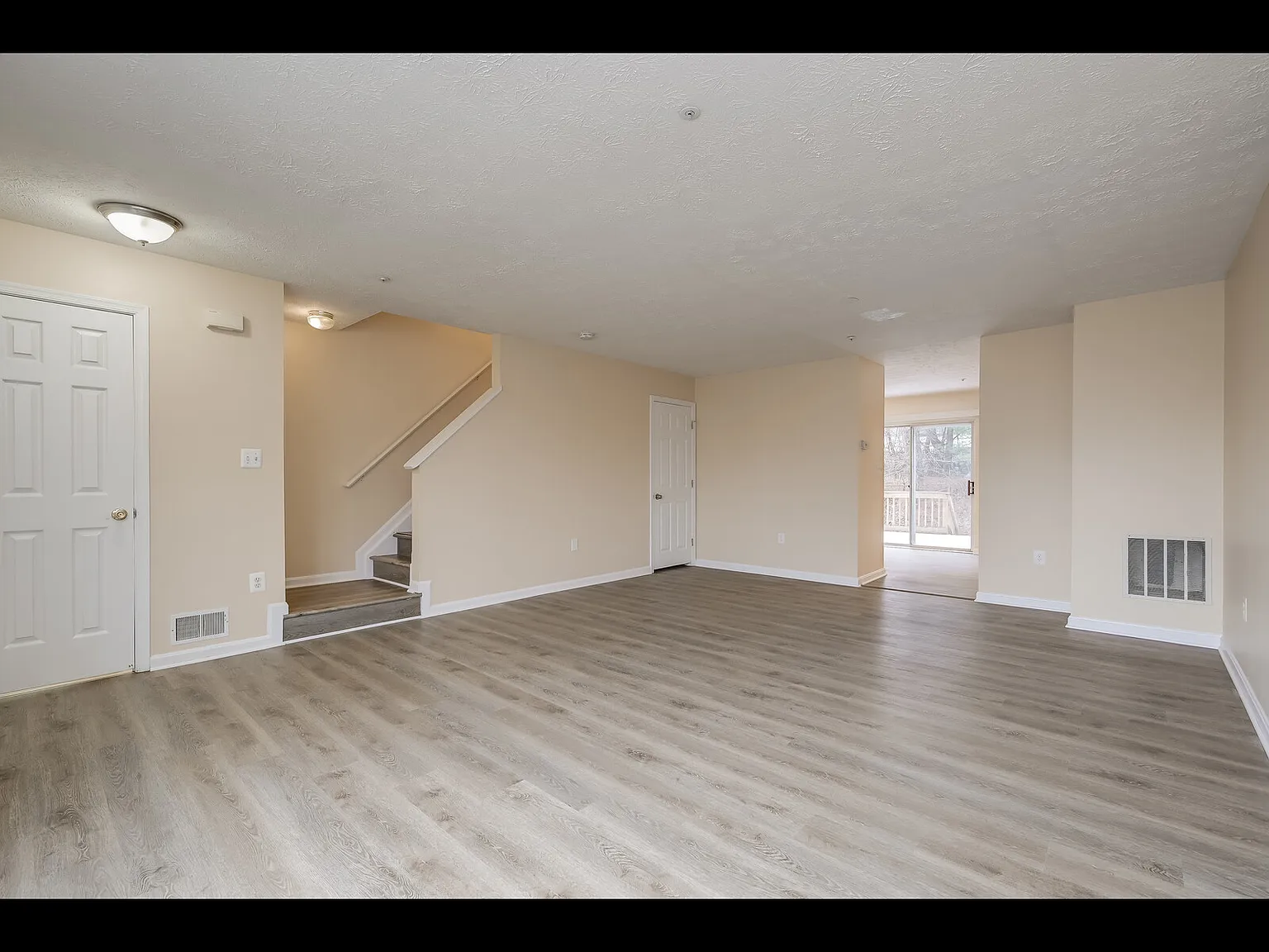3 bed, 2.5 bath, 1570 sqft, $3,000 — Photo 3