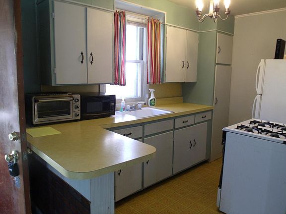 2nd image of 1015 W University Ave #2
