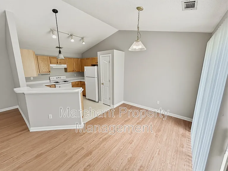 776 Waterbrook Ln — Photo 10