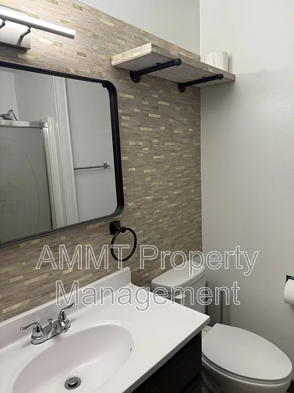 2 bed, 1.0 bath, $1,100 — Photo 4