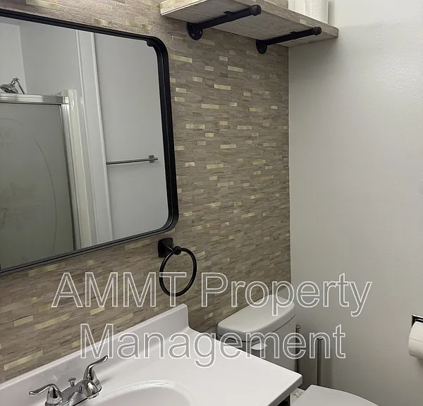 608 S Garnavillo St #1 — Photo 4