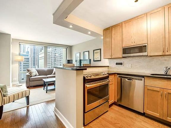 5th image of 440 N Wabash Ave