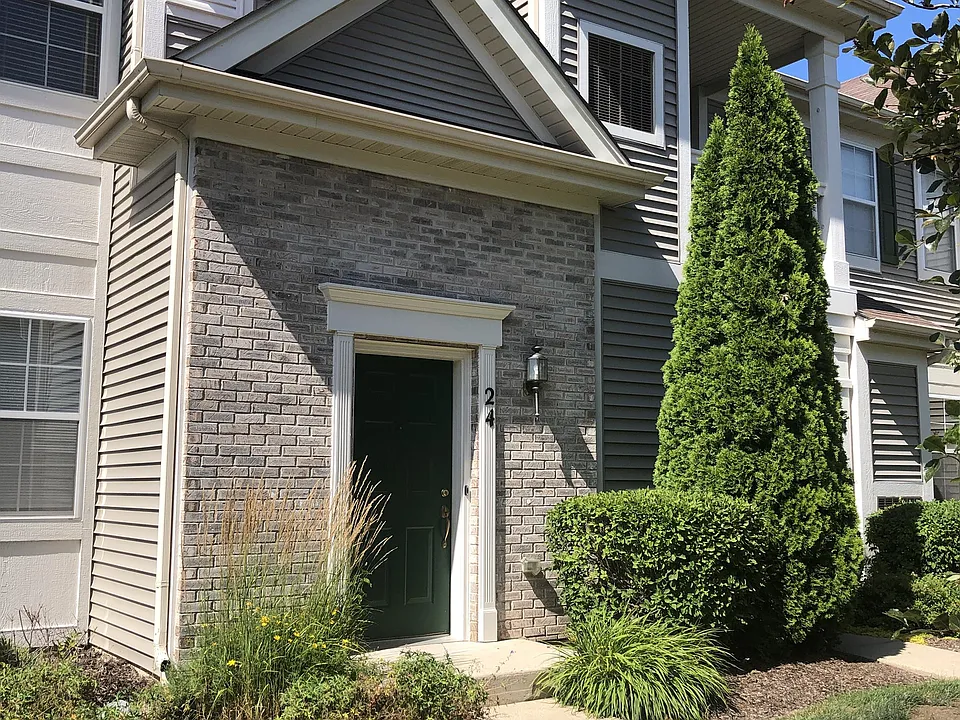 2220 Aurora Dr #24