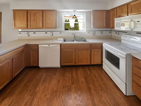 2nd image of 3376 Oak Bend Blvd