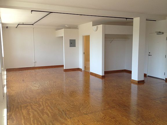 3rd image of 920 E St APT 202