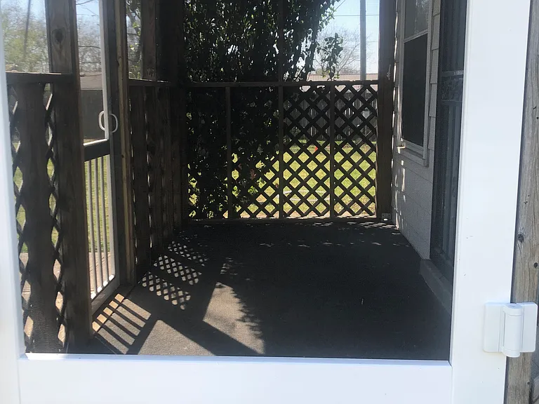 609 Rome Park — Photo 6