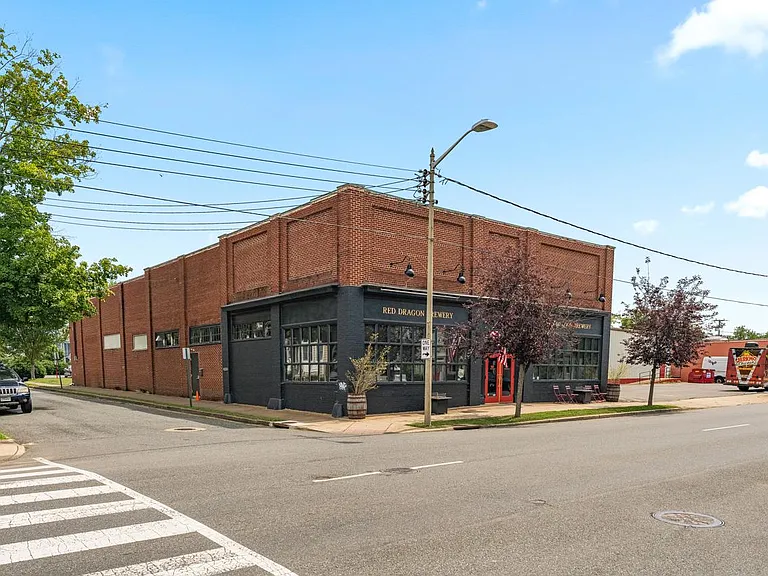 102 Lewis St — Photo 34