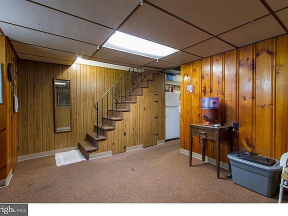 4th image of 1082 Glen Cir