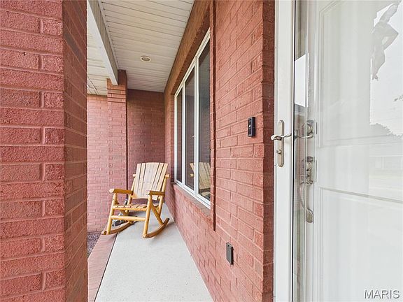 4th image of 3001 Charlton Ln