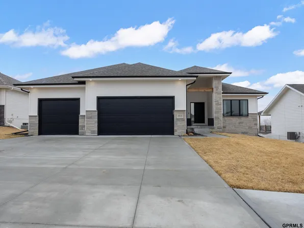 19112 Pinehurst Ave, Omaha, NE 68136