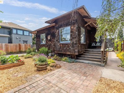 3040 Martin Luther King Jr Way, Berkeley, CA, 94703