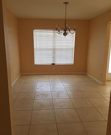 5th image of 2121 NW 10th St