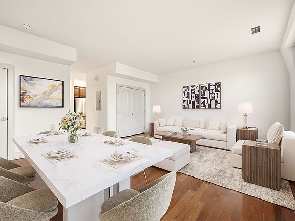 3rd image of 820 S Columbus St #309