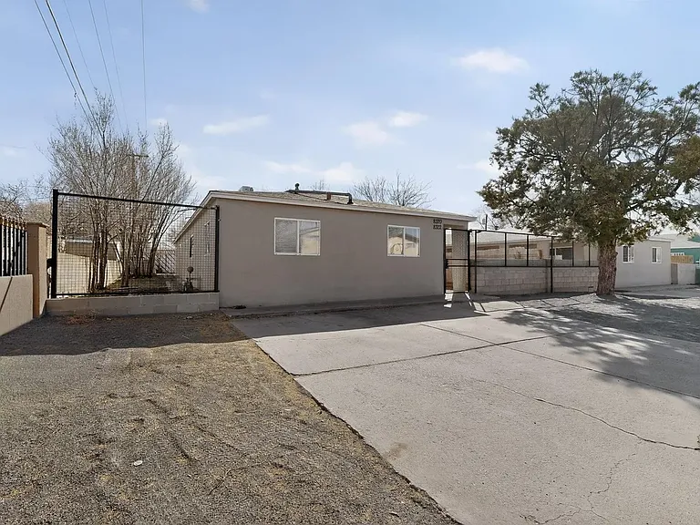 8320 Trumbull Ave SE — Photo 21