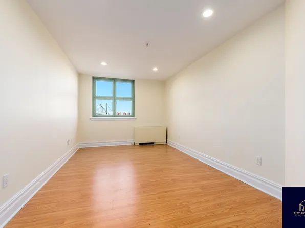 19-19 24th Avenue image 11 of 21