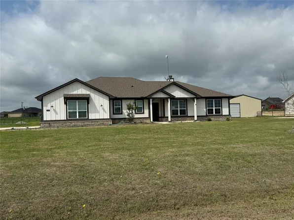 125 Range Ln, Decatur, TX 76234