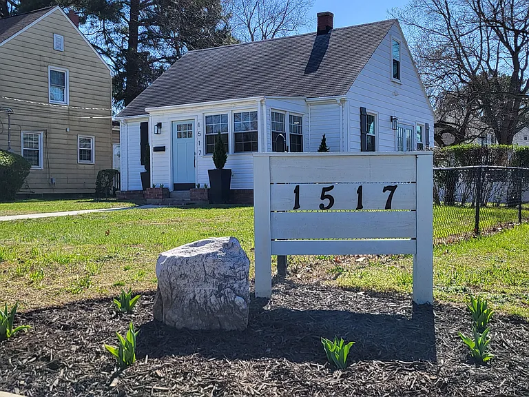 1517 Roanoke Ave — Photo 1