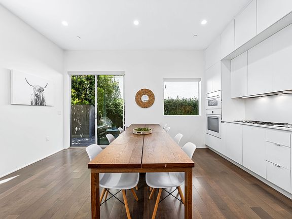 4th image of 935 N San Vicente Blvd #3