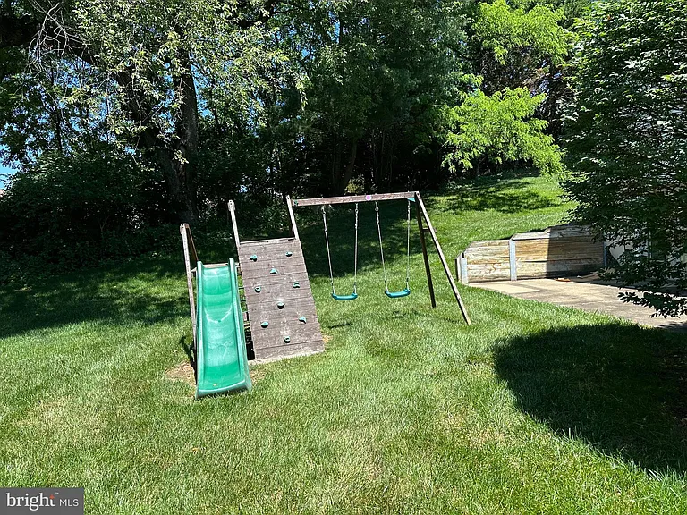 117 Susan Dr — Photo 26