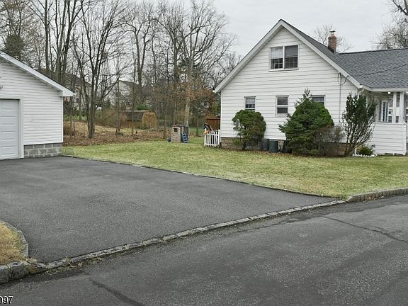 2nd image of 14 Intervale Rd