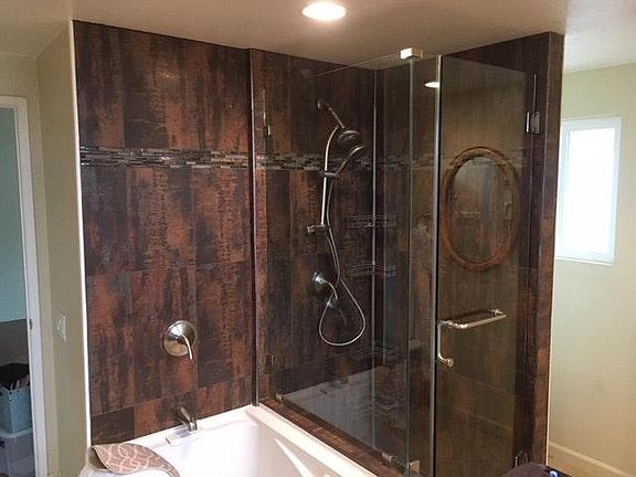 Master Bath Shower and Tub