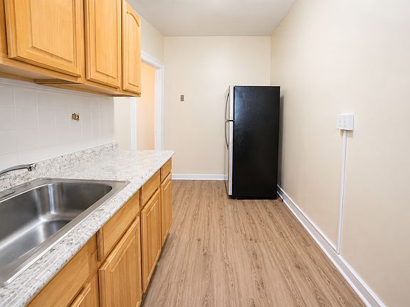 4th image of 28-05 43rd St #14