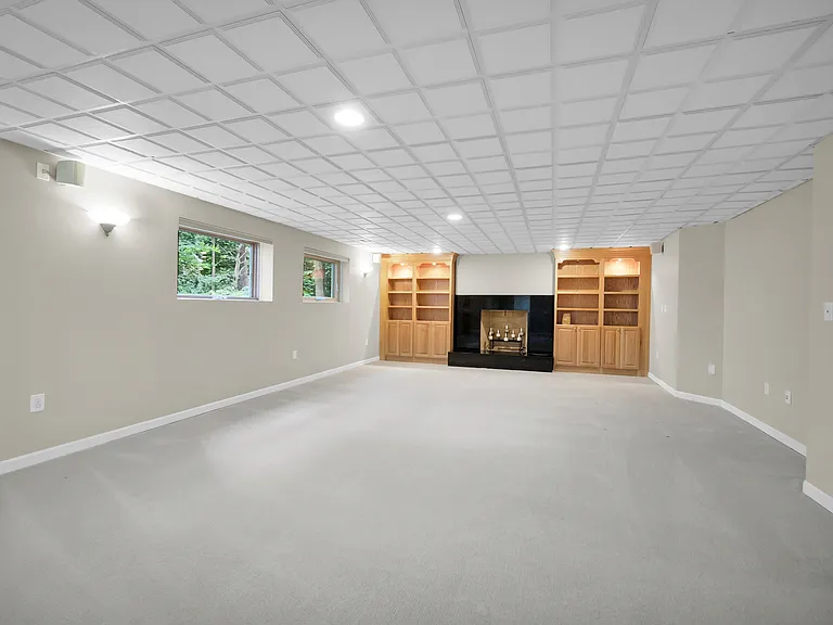 36W244 Fieldcrest Dr — Photo 41