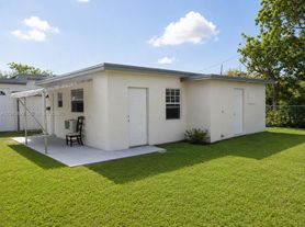 325 NE 108th St, Miami, FL