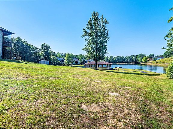 3rd image of 424 Congaree Rd