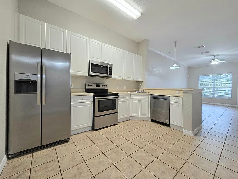 141 Reserve Cir #109 — Photo 4