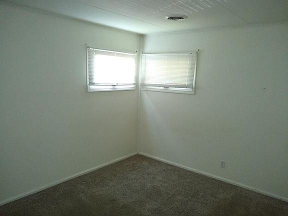 3rd image of 102 Berkley Ln