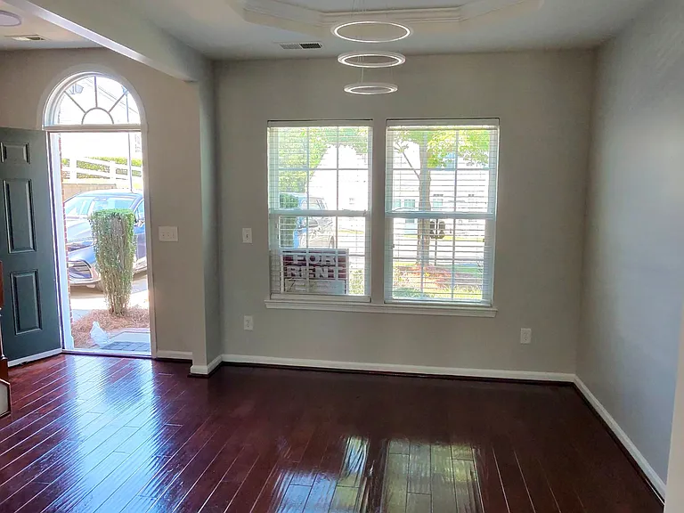 635 School House Ln — Photo 5