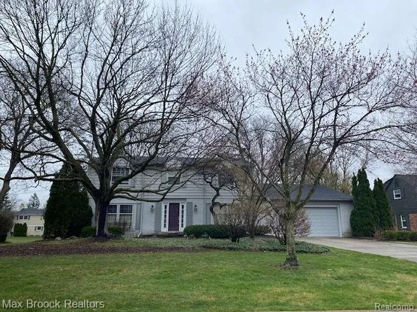 32206 Cross Bow St, Beverly Hills, MI 48025