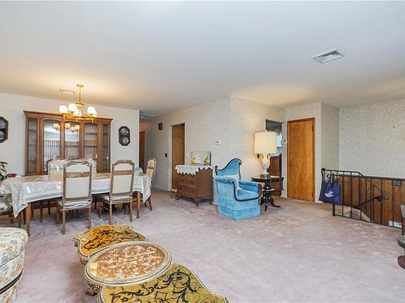 5th image of 149 Hillcrest St