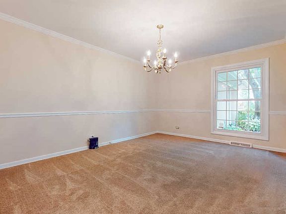3rd image of 411 W Noyes St