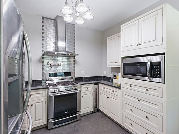 5th image of 568 N Stewart Ln