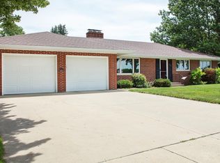 113 16th St SW, Waverly, IA 50677