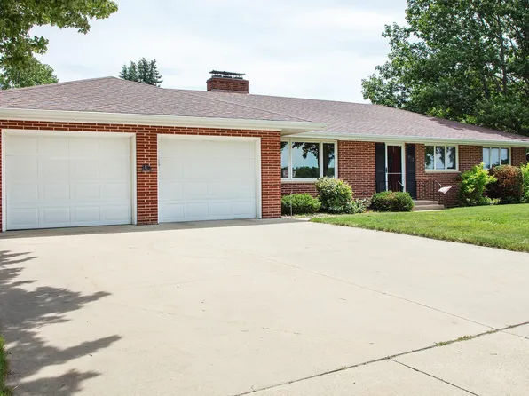 113 16th St SW, Waverly, IA 50677