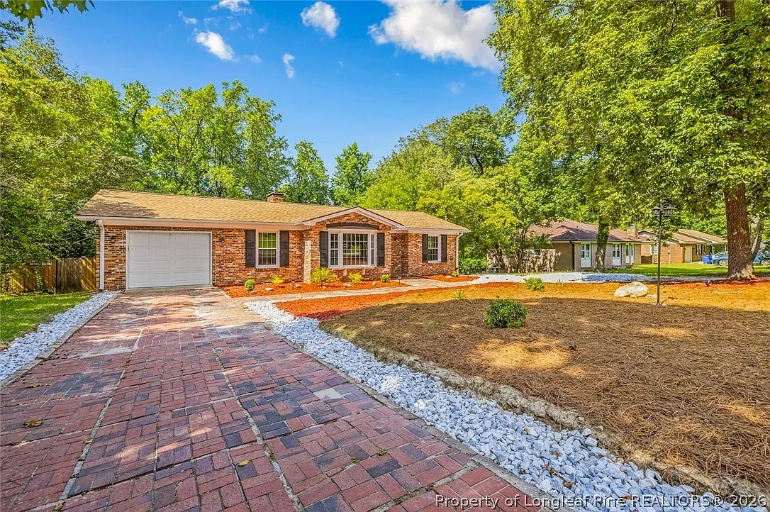 3 bed, 2.0 bath, 1601 sqft, $1,950 — Photo 3