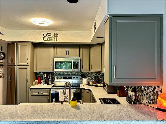 3rd image of 5729 Crawford Dr