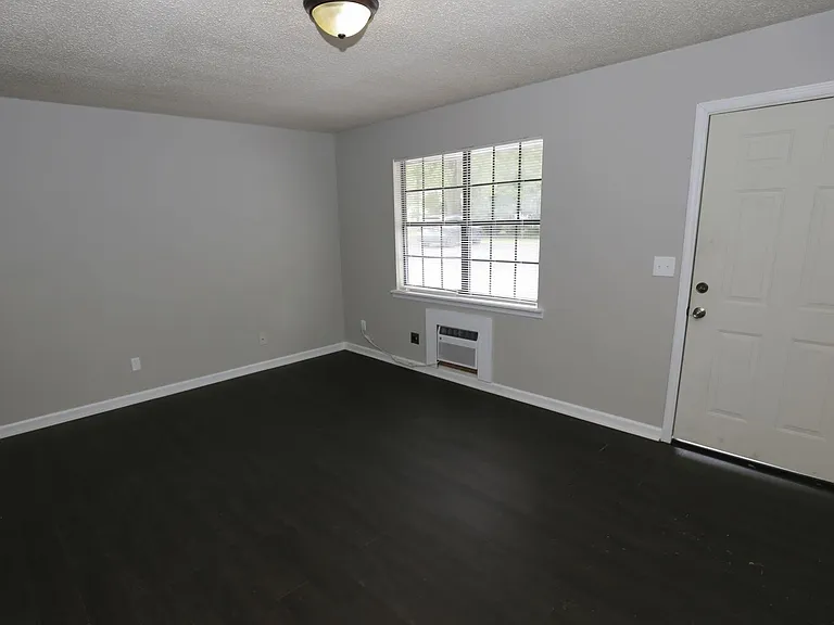 410 Madison Ave NW — Photo 9