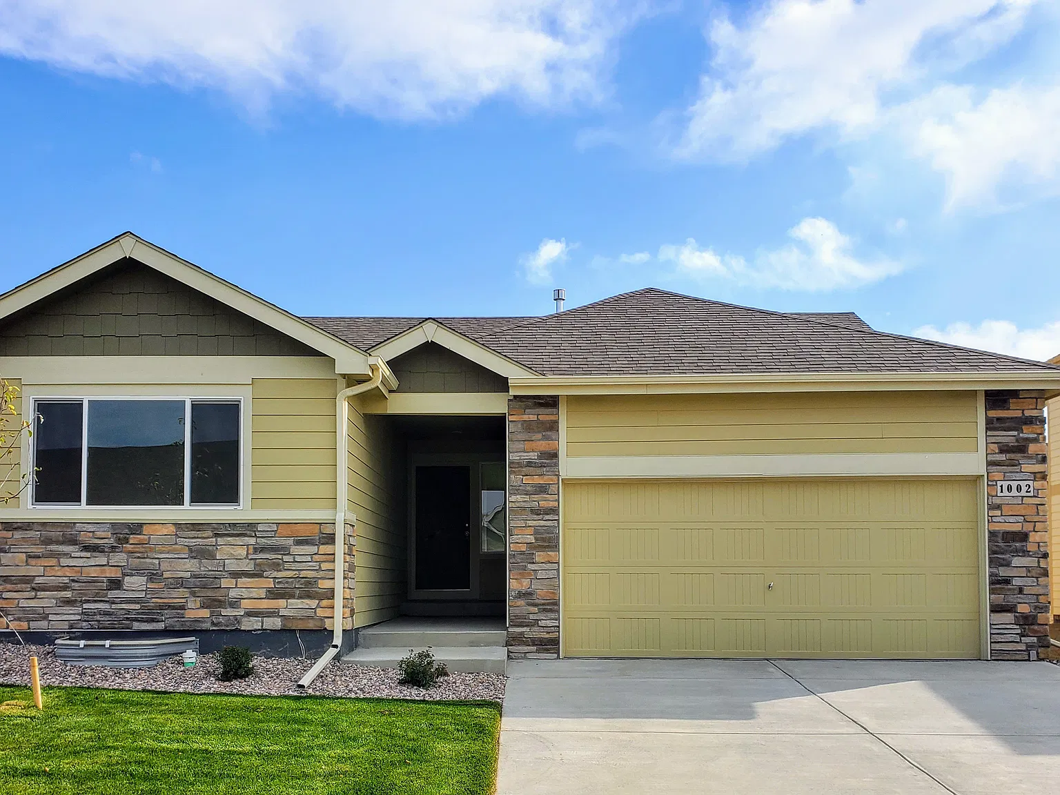 3 bed, 1288 sqft, $2,590 — Photo 1